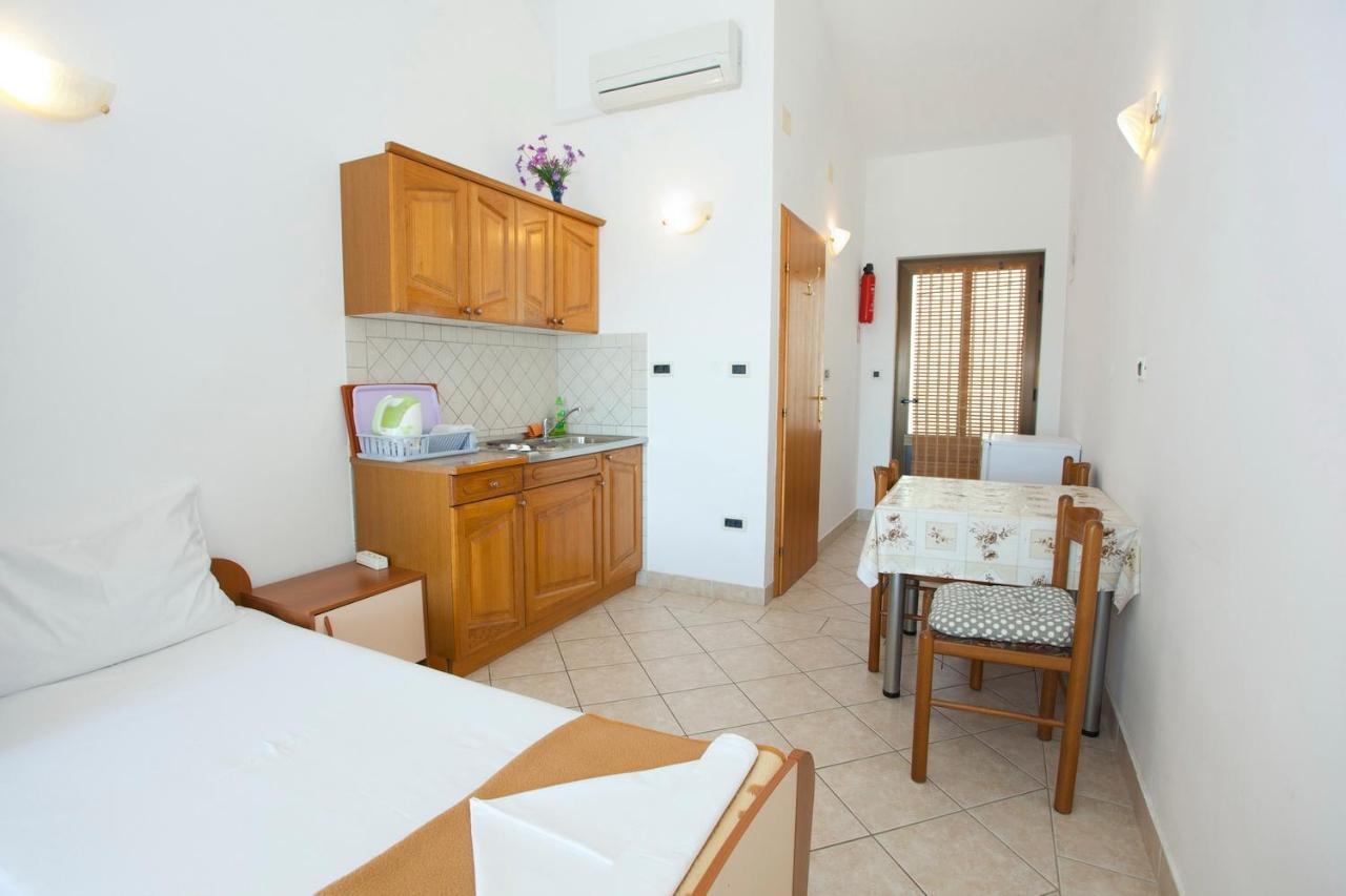 Apartments Marinko プロマイナ エクステリア 写真